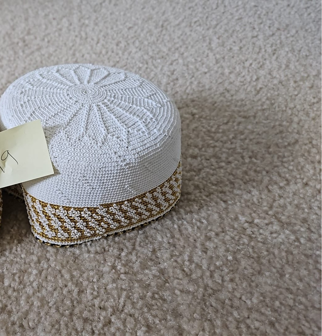 White topi kids size 19