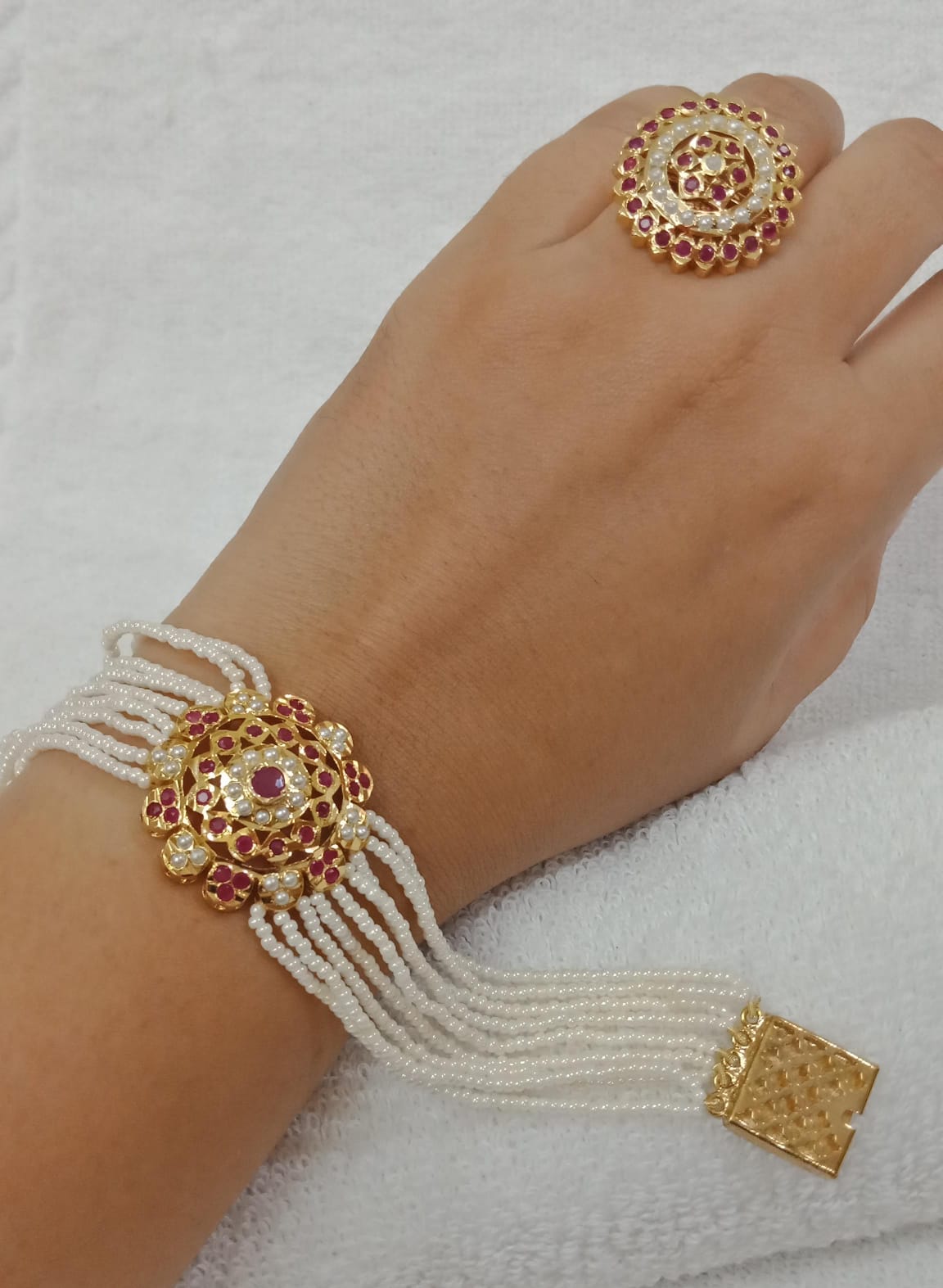 Jarat Bracelet With Pearls